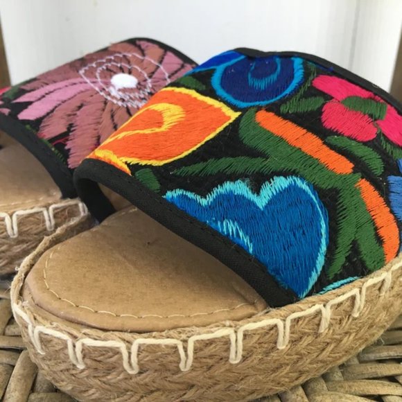 Handmade Mexican Embroidered Slide Sandals - Zapatos Artesanos - Size Womens 7 - Picture 2 of 3